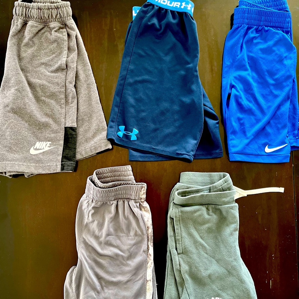 LOT of 5 BOYS large shorts! Nike and under armor.
